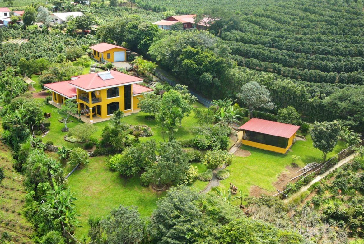 4 BR Grecia Mountain Home