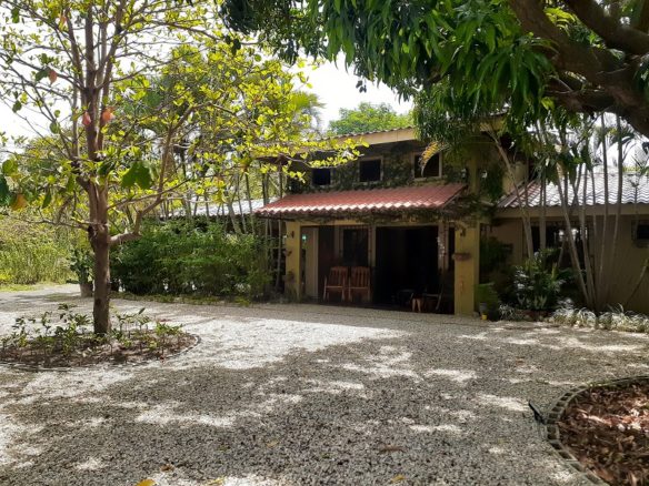 Beautiful 3 BR Liberia Home + apartment on 1 Acre