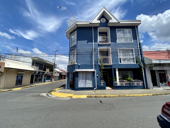 Cute 10 Room Hotel in the cultural center of Alajuela