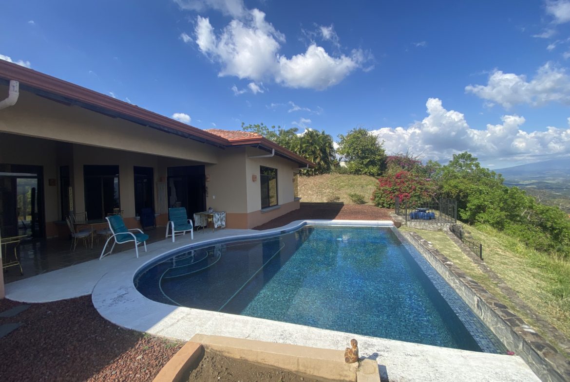 Stunning 3 BR Atenas Roca Verde home + casita and pool