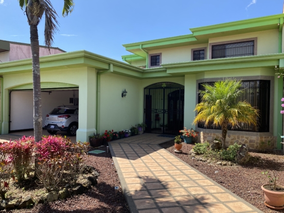 Beautiful Moravia 3 BR Home with Office and Indoor Pool