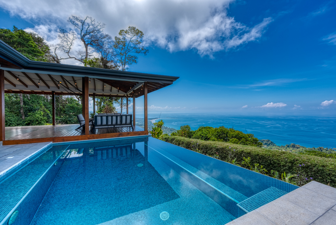 Stunning Remodeled Costa Verde Estates Private 3 BR Home