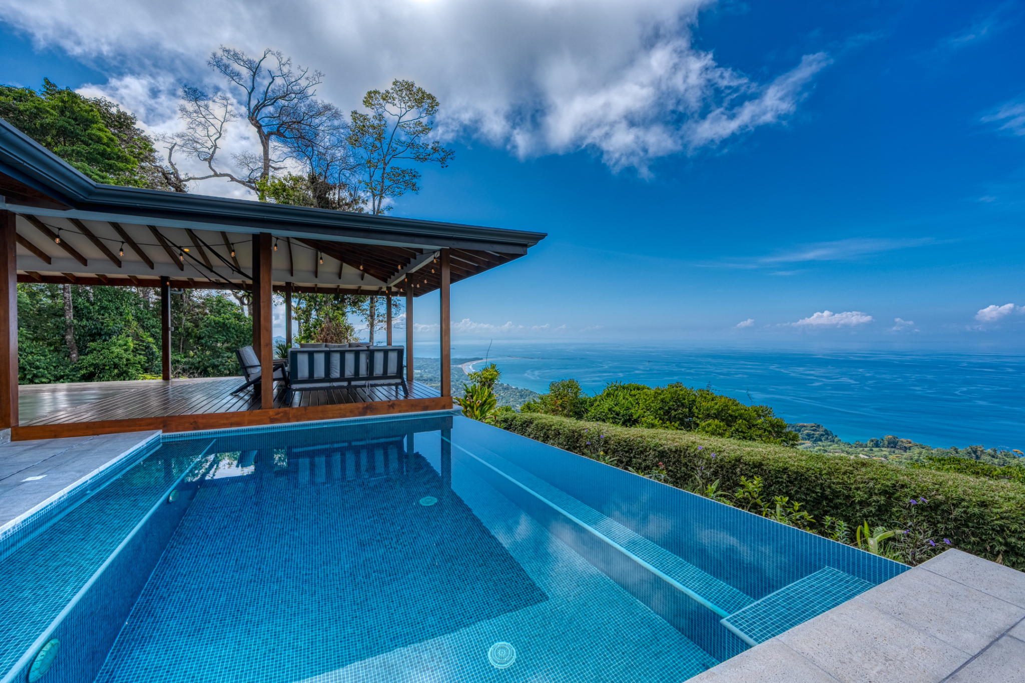 Stunning Remodeled Costa Verde Estates Private 3 BR Home
