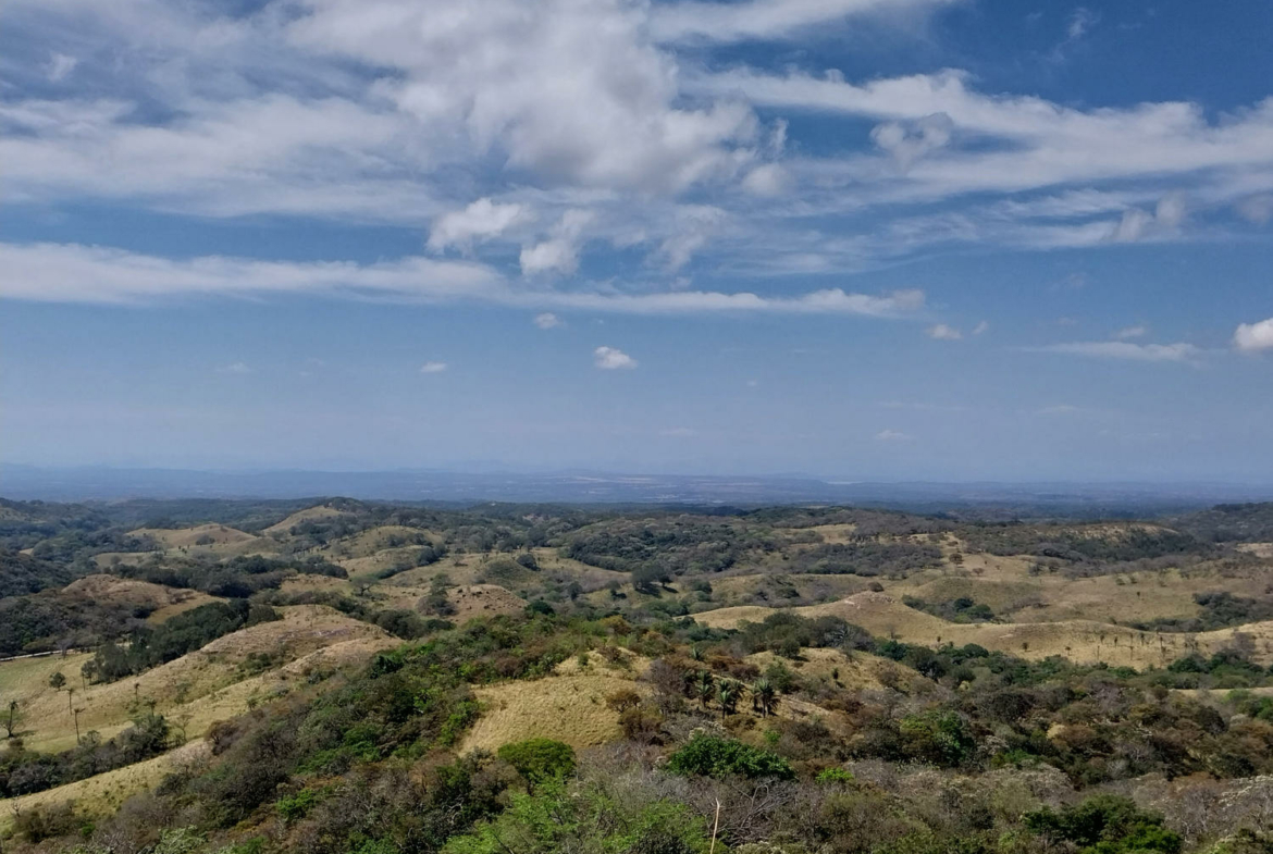 Bagaces Cattle Ranch 613 acres with 3 BR Farmhouse and scenic views