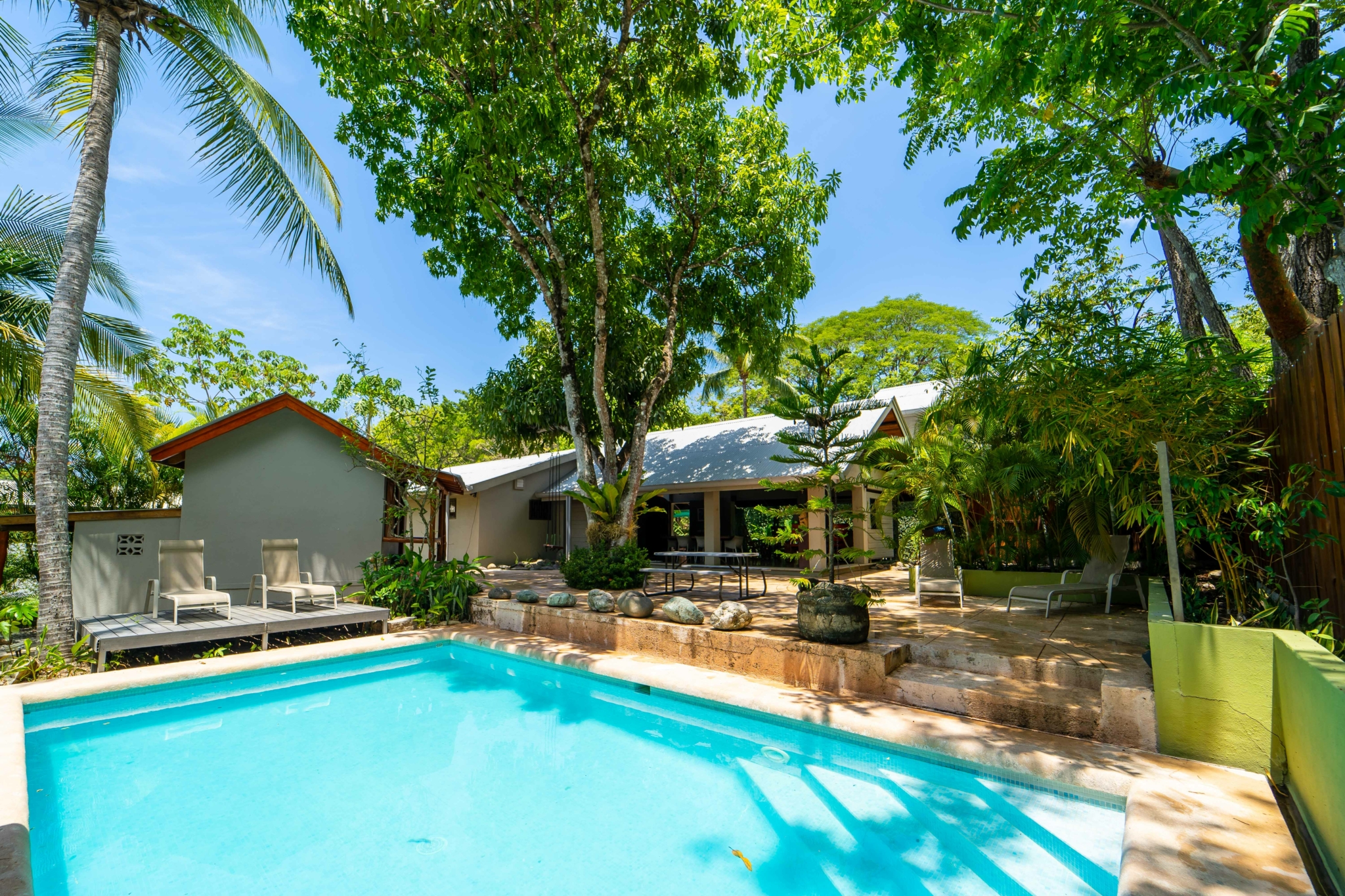 Open Concept 3 BR Samara Jungle Home With Apartment