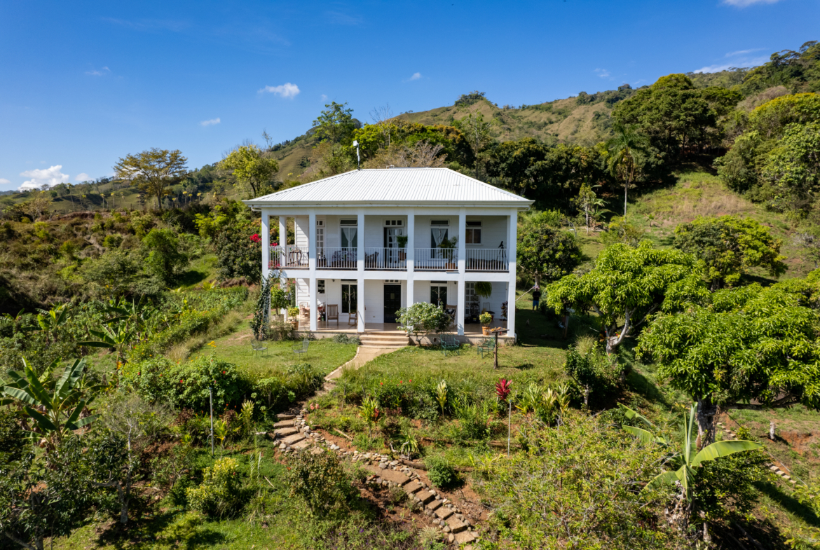 3 BR Perez Zeledon Mountain Oasis with 2 Independent Units