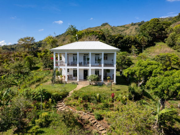 3 BR Perez Zeledon Mountain Oasis with 2 Independent Units