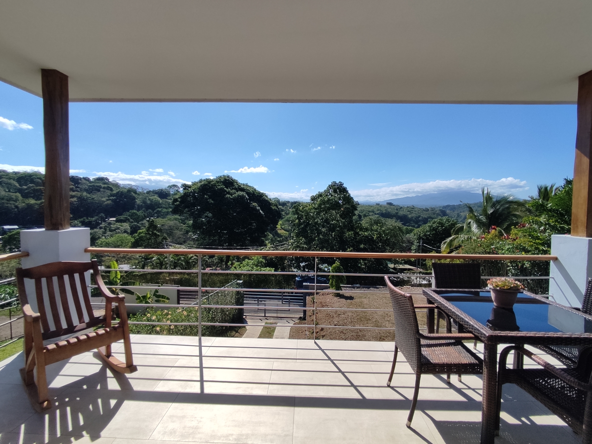 Light and Bright 3 BR Atenas Home with Views