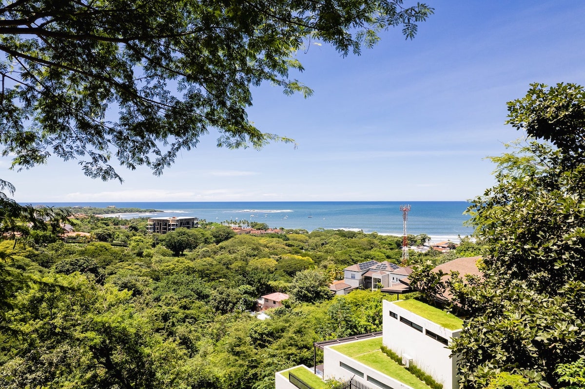 Stunning Tamarindo ocean view lot walk to beach