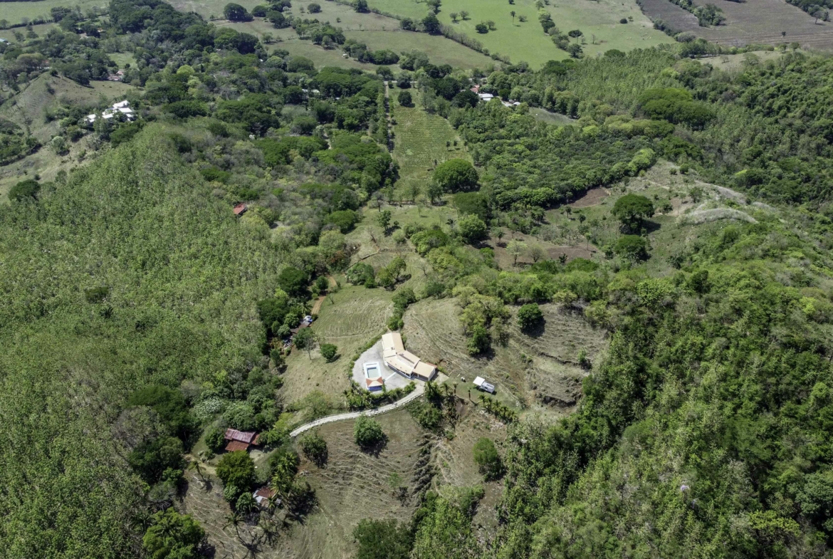 Blue Zone 3 BR Home and pool on 185 Acres