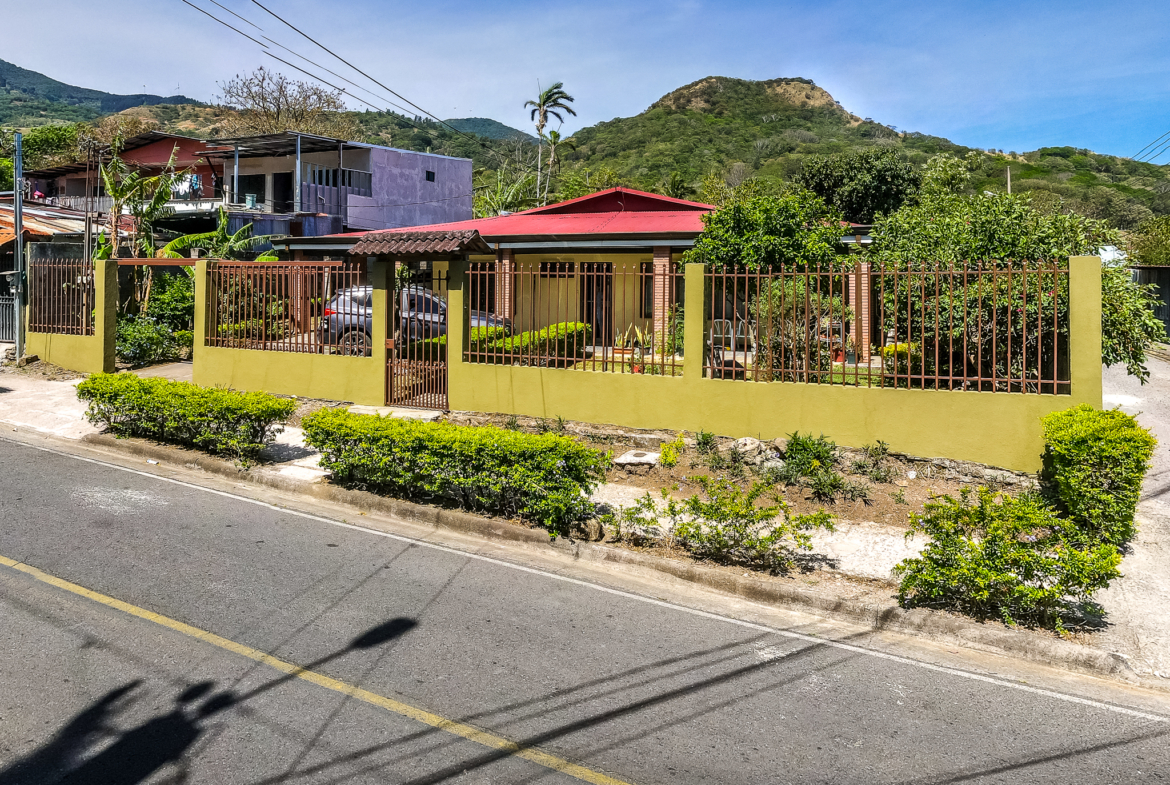 Salitral de Santa Ana 3 BR House and 2 BR Guest House