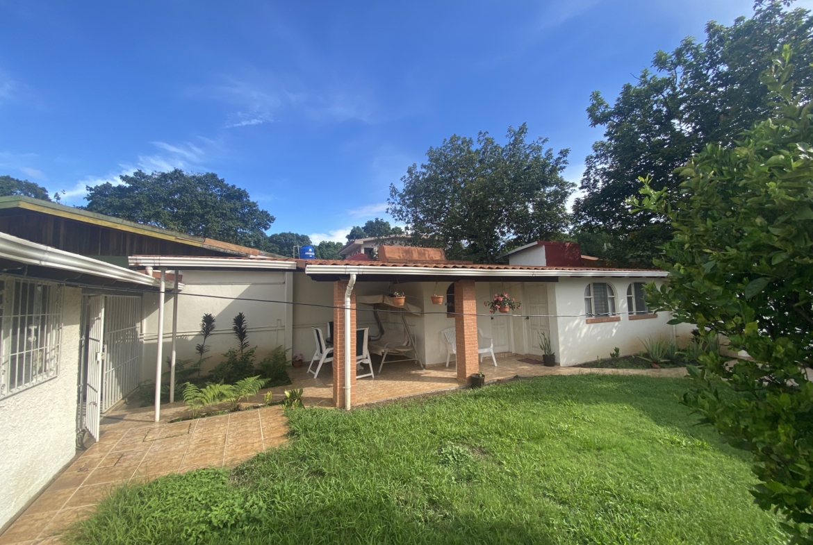 3 BR Atenas Home with Studio Apartment and Garden