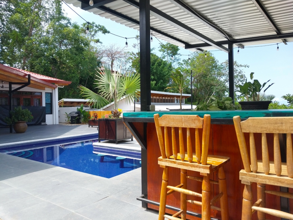Secluded 3 BR Samara House walk to beach