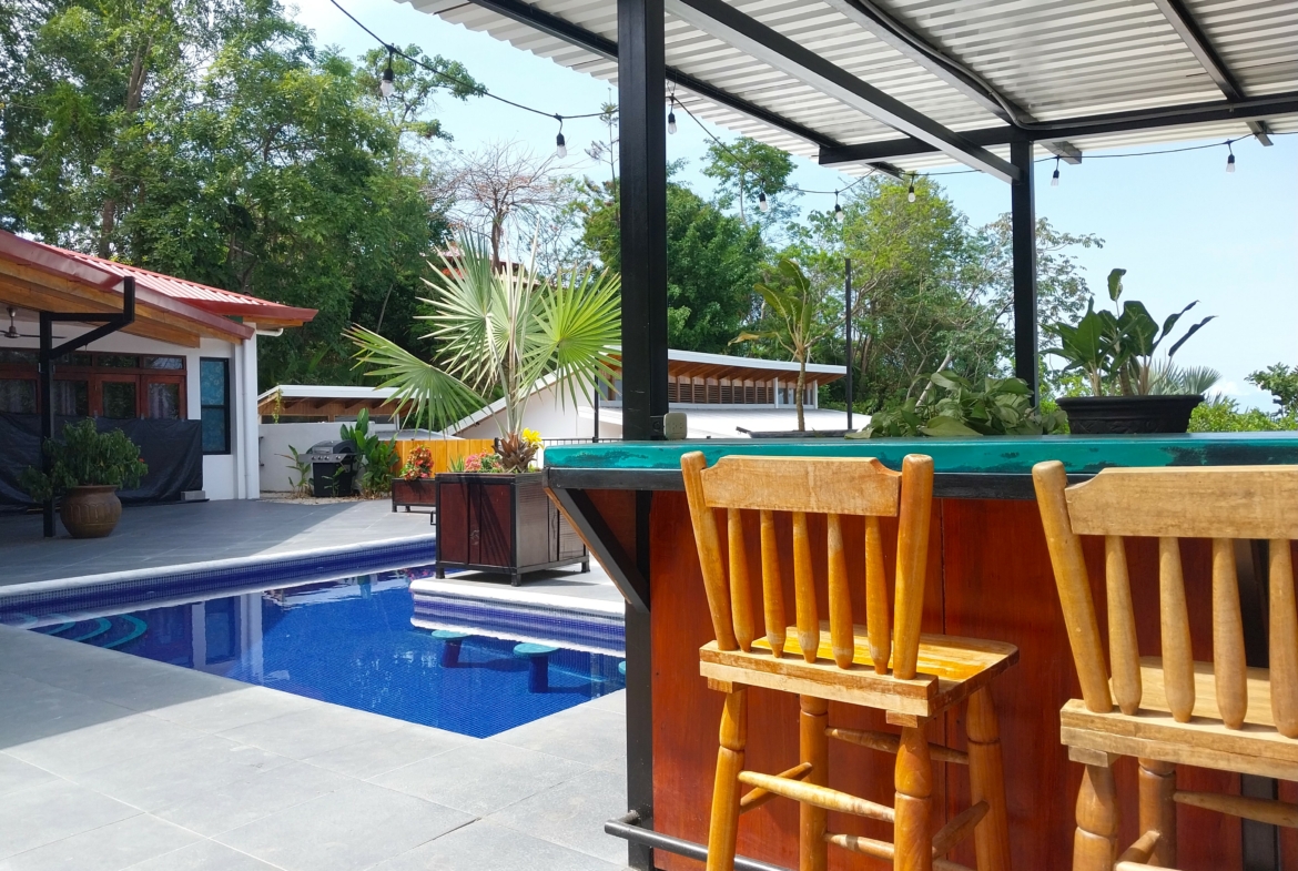 Secluded 3 BR Samara House walk to beach