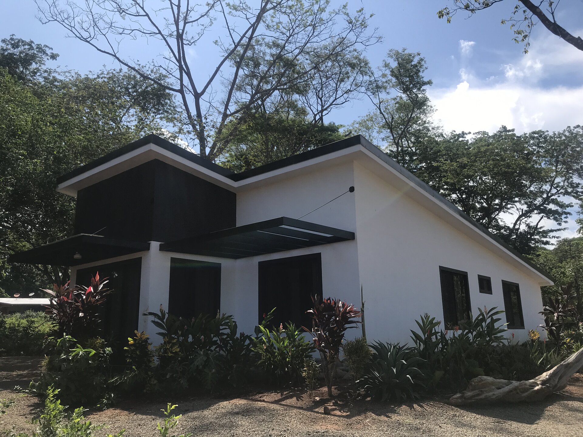 Blue Zone 3 BR Single Family Home near Tambor Beach