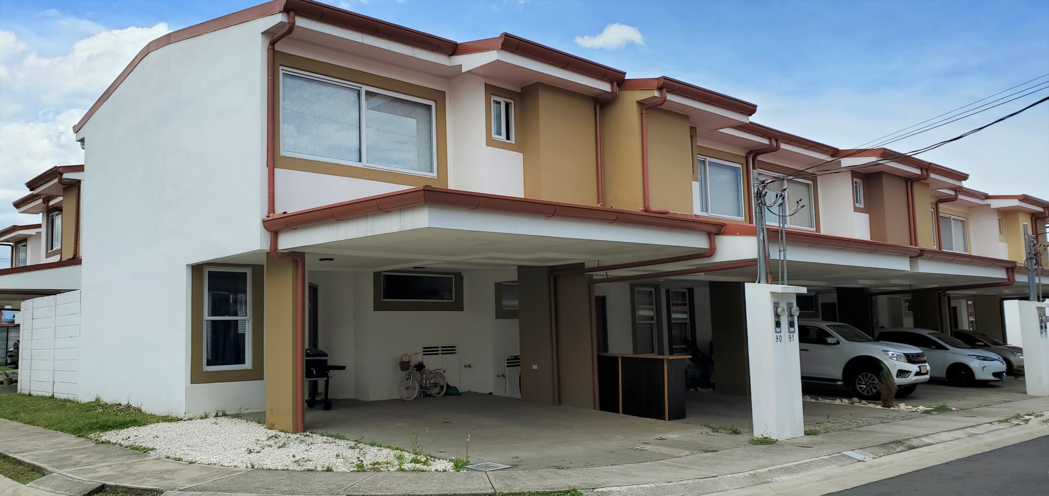 Furnished Modern 3 BR Alajuela Townhouse in great location