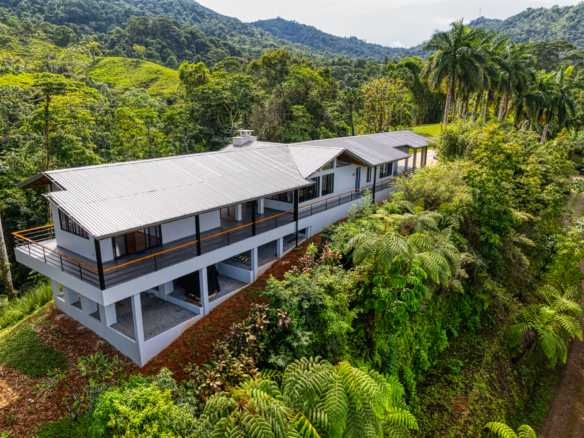 Tinamaste 2 BR Waterfall and Ocean View Dream Home