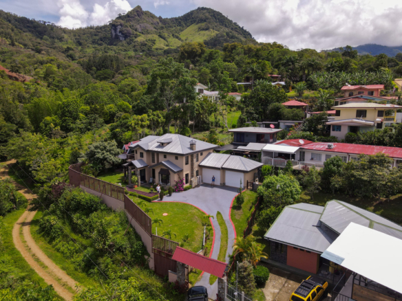 Cooler Perez Zeledon 3 BR American Style Home