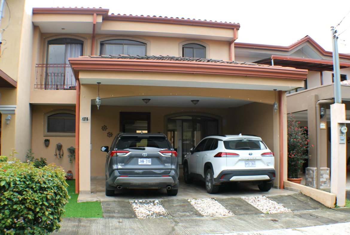Alajuela 3 BR home with garden in great neighborhood