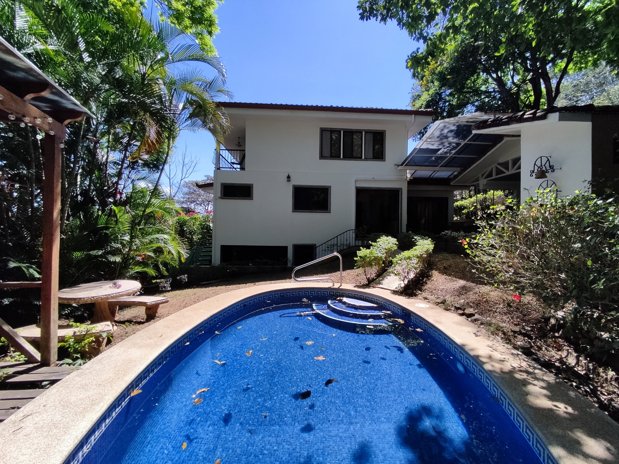 Elegant and sophisticated 2 BR Atenas home with pool