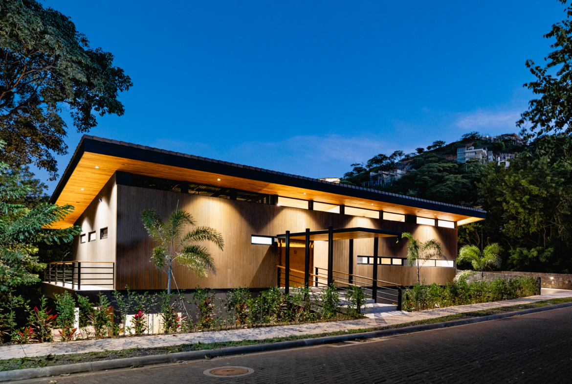 New Senderos Tamarindo 4 BR Luxury Home in Gated Community