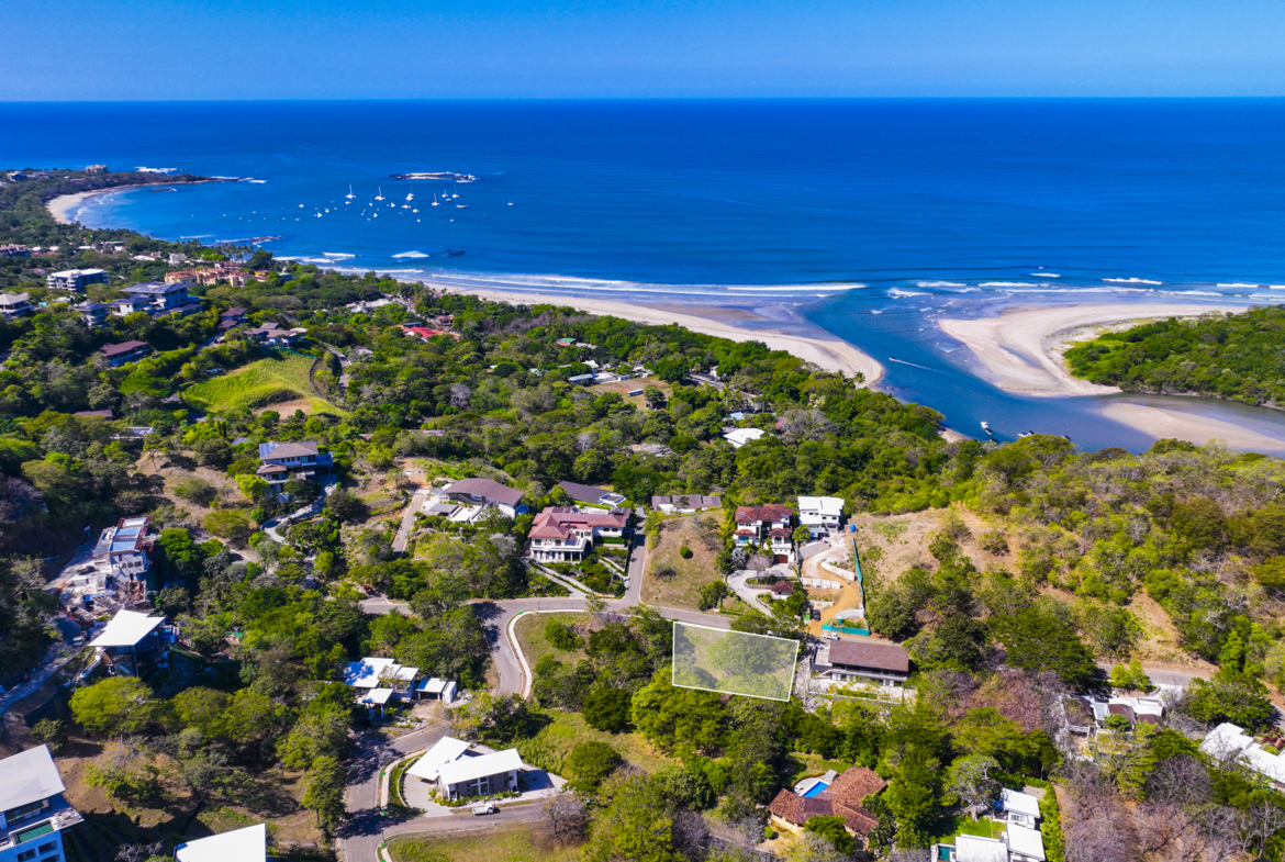 Residential lot in Senderos Gated Community Tamarindo