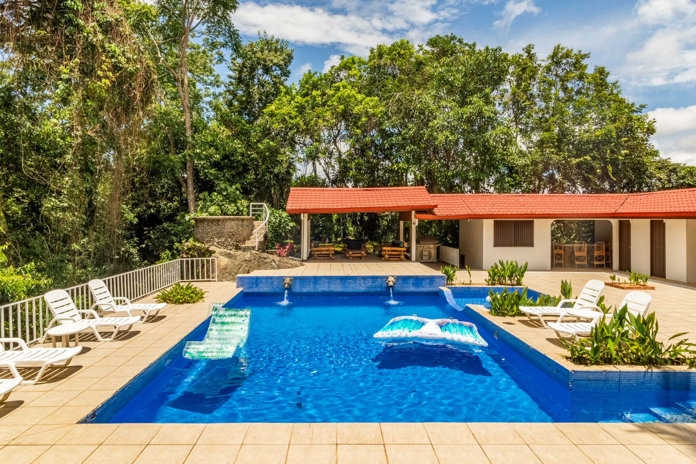 Perez Zeledon Mediterranean Mountain River 4 BR + Guesthouse