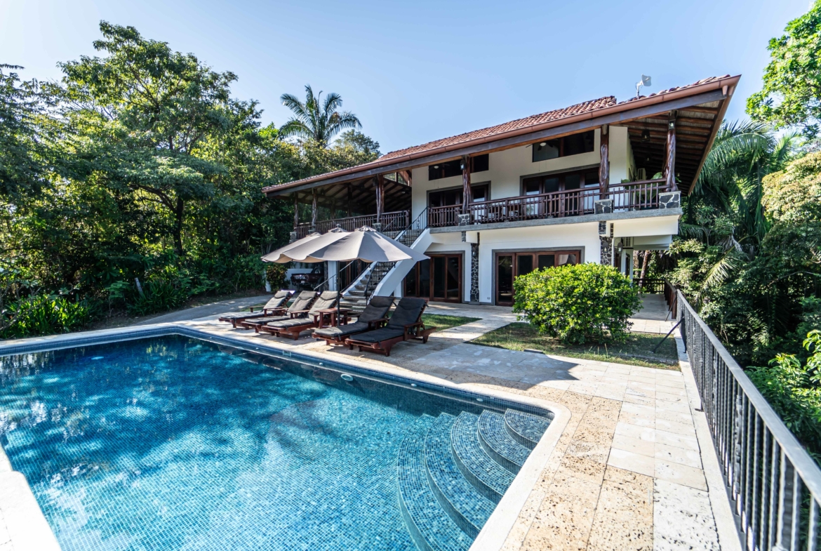 4 BR Villa with Pool near Carrillo Beach