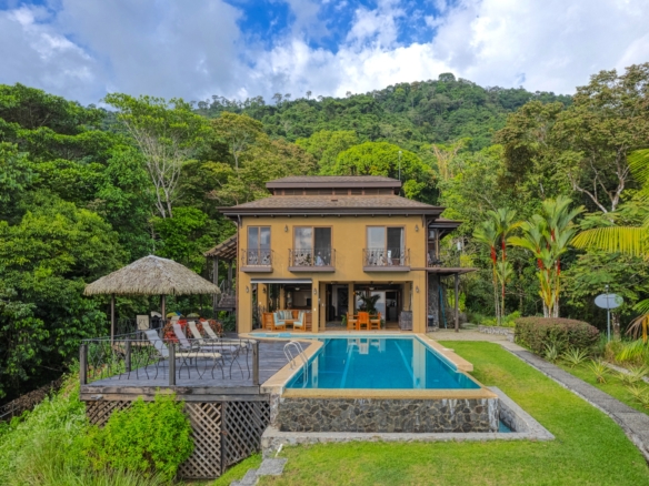 Dominicalito 2 BR Luxury Jungle View Home with Pool