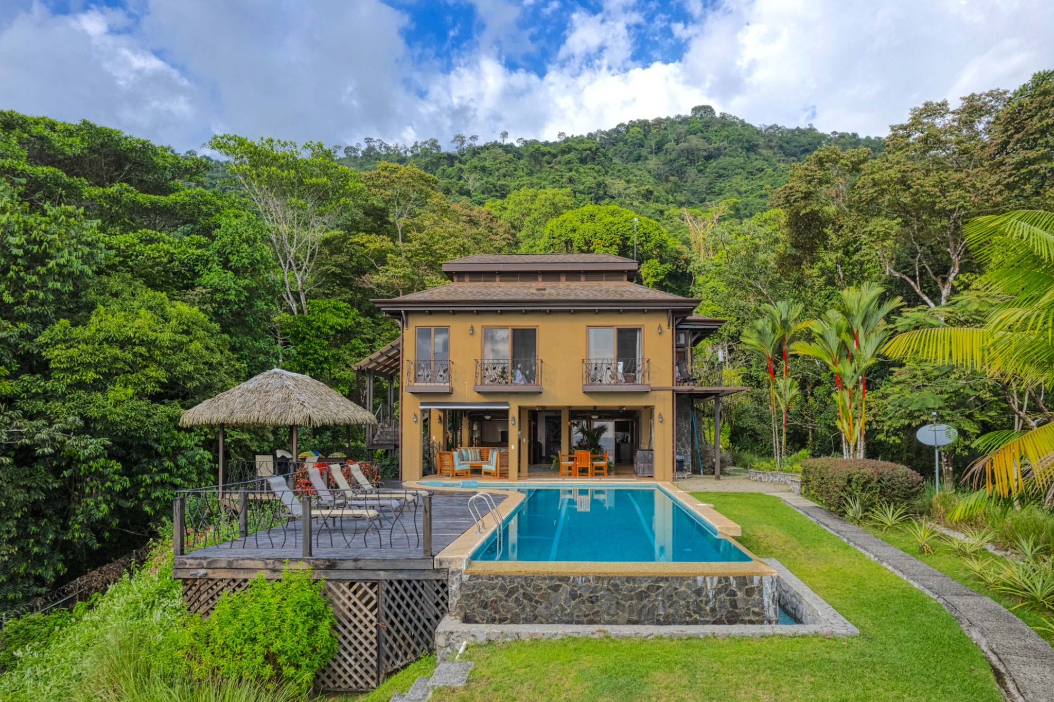 Dominicalito 2 BR Luxury Jungle View Home with Pool