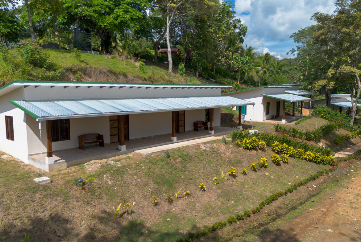 Tarcoles Compound With 6 Hotel Villas And 2 BR House