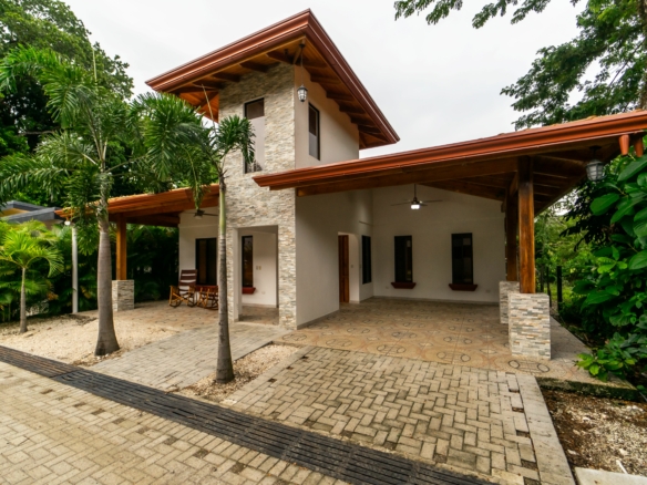 3 BR Canto Gavilanes Samara with Pool and Patio Area