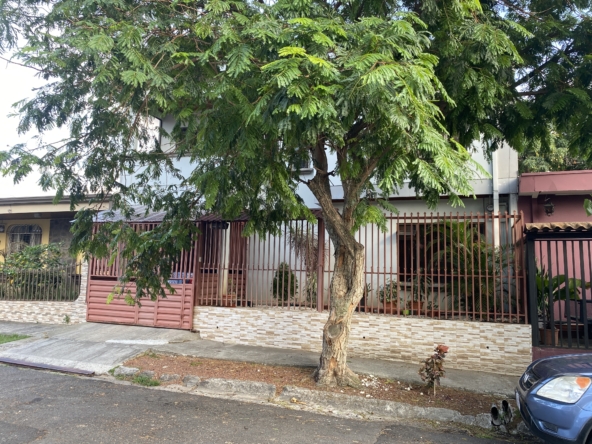 Bargain British School Rohrmoser 4 BR townhouse + office