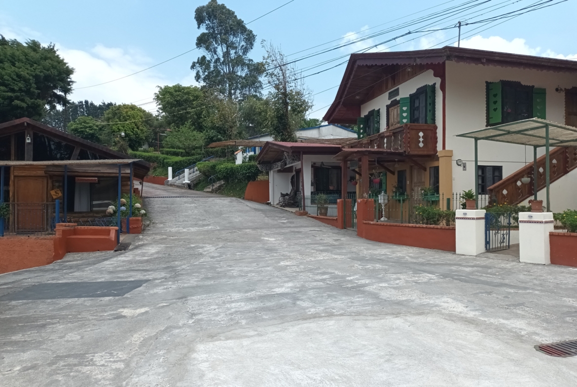 Braulio Carrillo National Park 21 BR B & B and more on 70 Acres