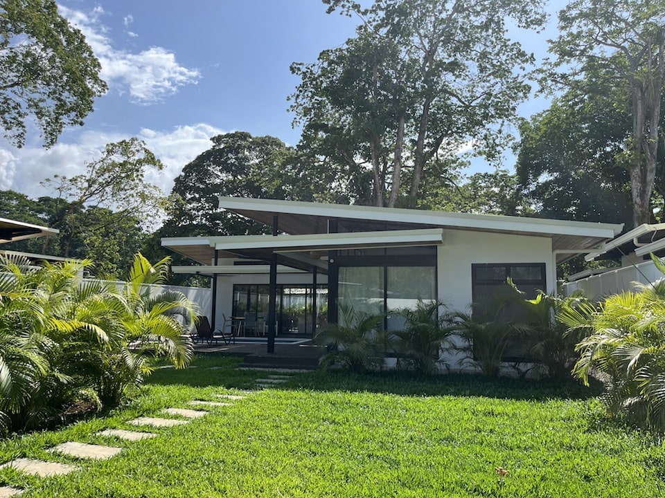 Walk to Beach 2 BR Puerto Viejo Villa in Caribe Sur
