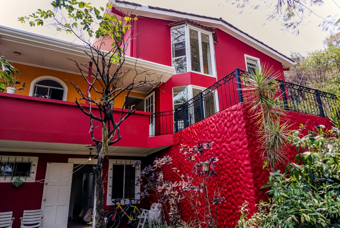 Colorful Santa Ana Luxurious 5 BR House in Gated Community
