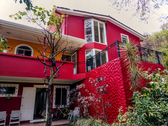 Colorful Santa Ana Luxurious 5 BR House in Gated Community