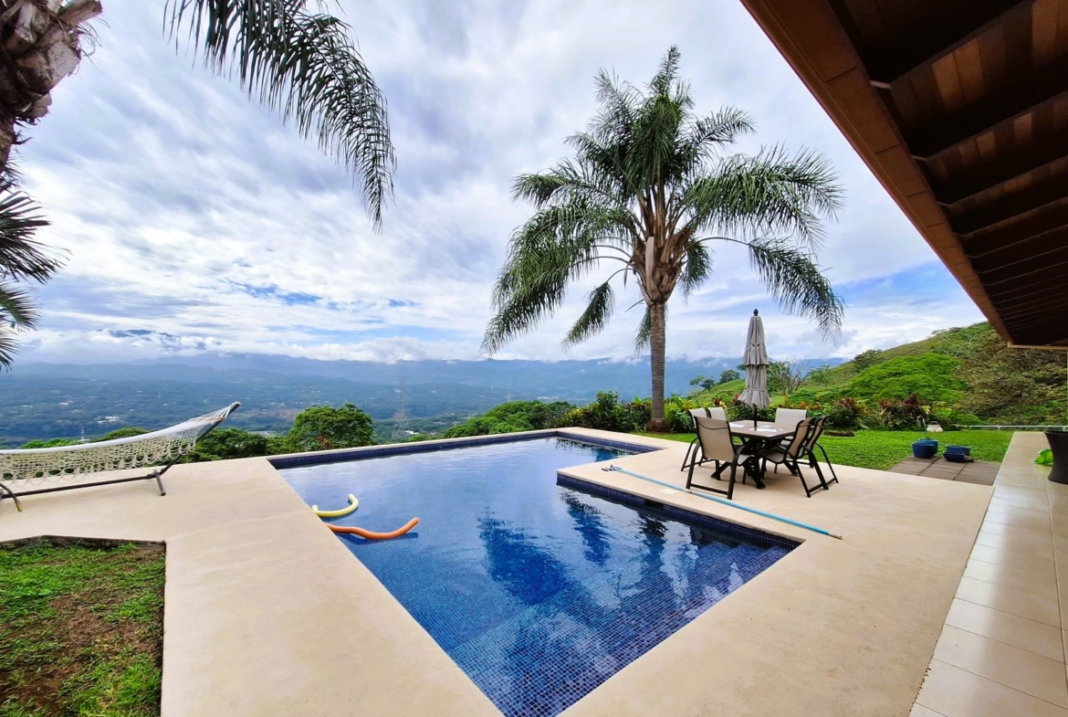 Exceptional 3 BR Atenas Roca Verde Home – Immaculate Retreat