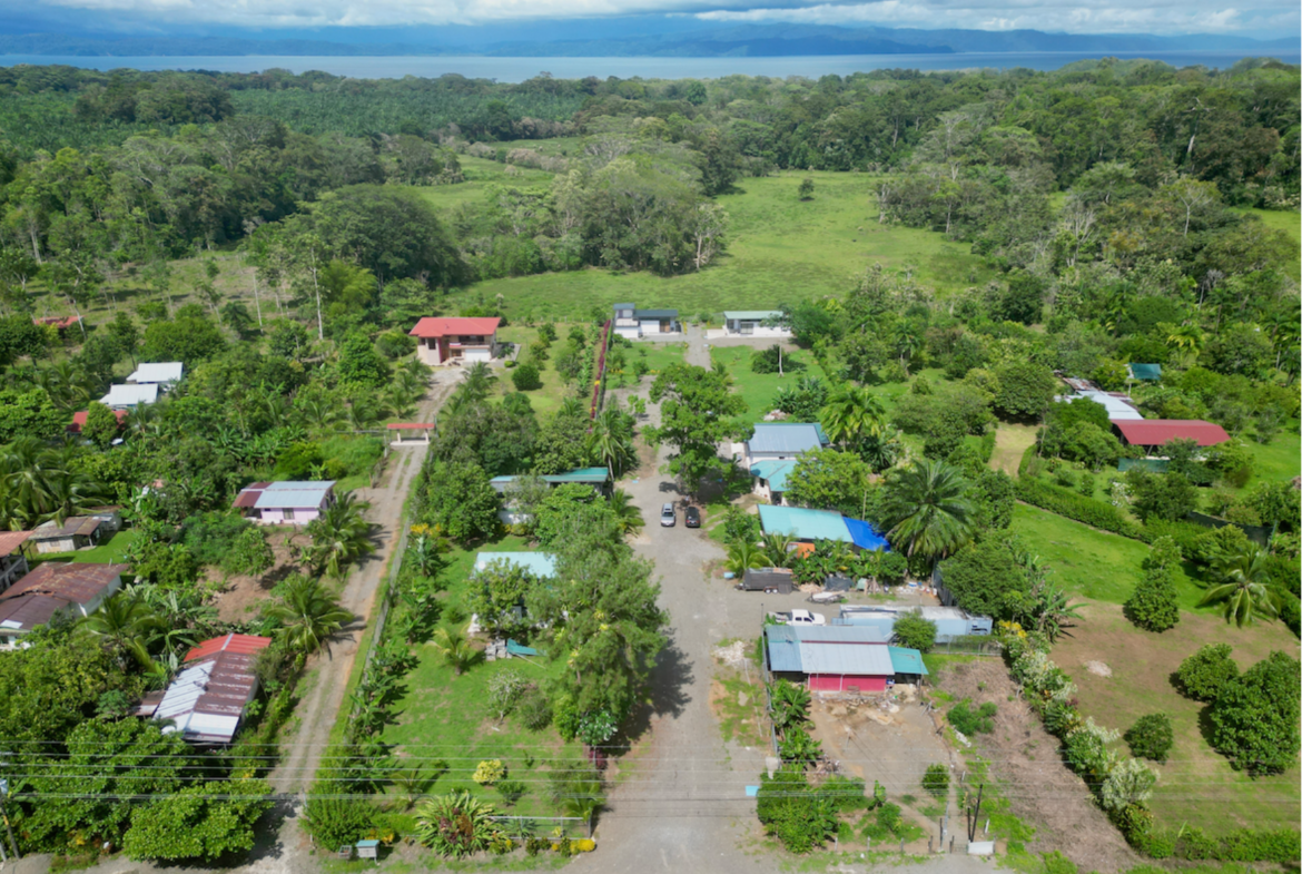Cozy 2 BR Puerto Jimenez Beach Home