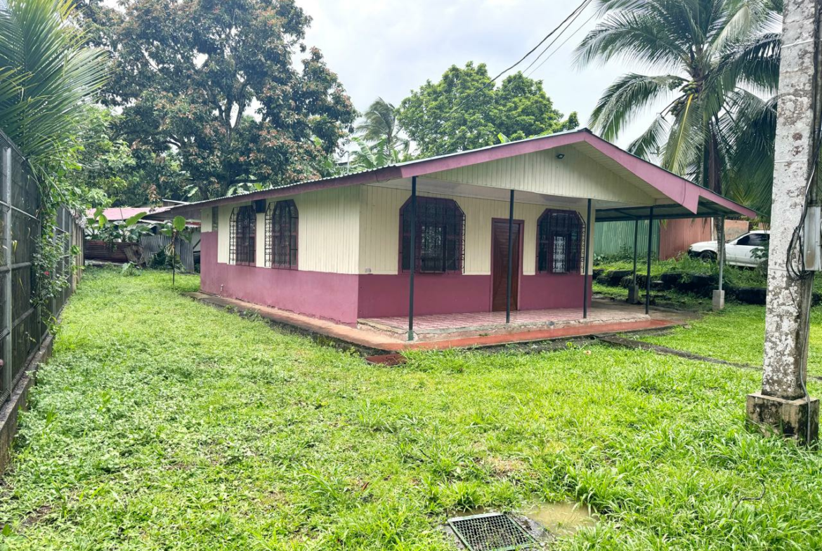 Affordable 2 BR Platanar de Florencia House with garden