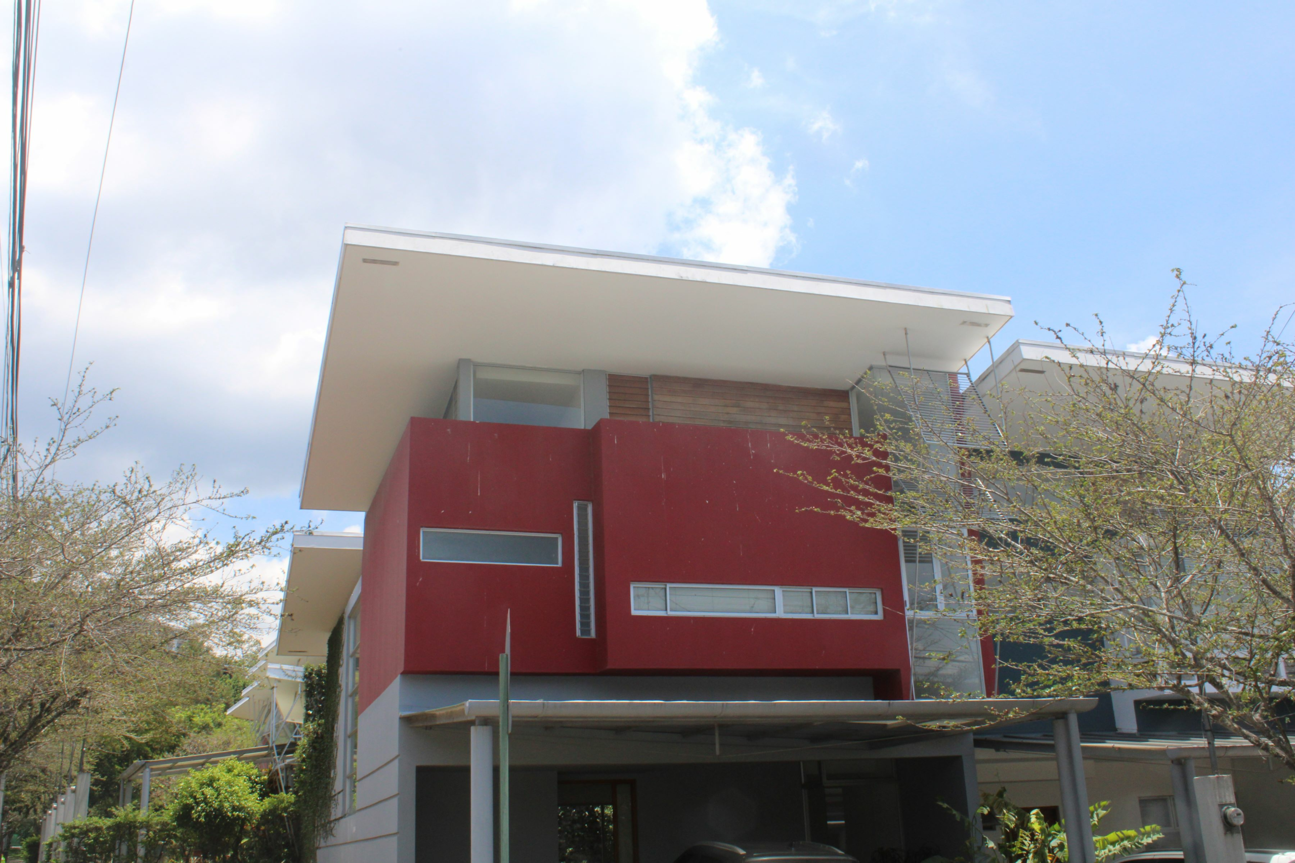 3 BR Modern Contemporary Townhouse in gated community