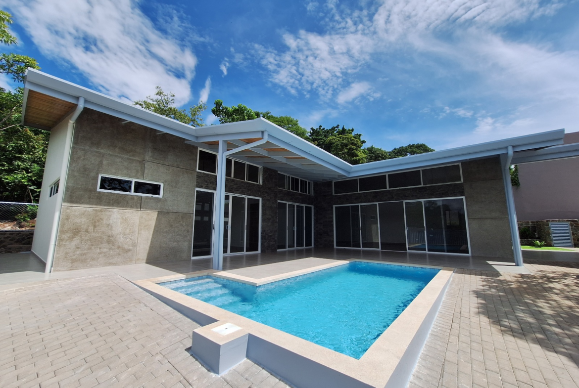 Contemporary 4 BR Atenas Hilltop Beauty