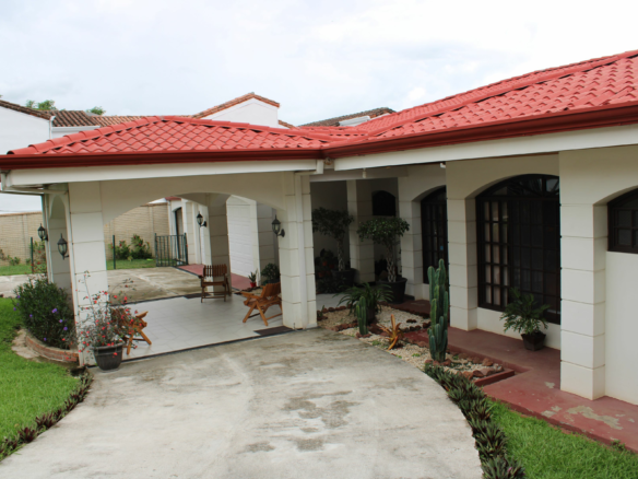 Santa Ana 4 BR Single Story House with Garden and Pool