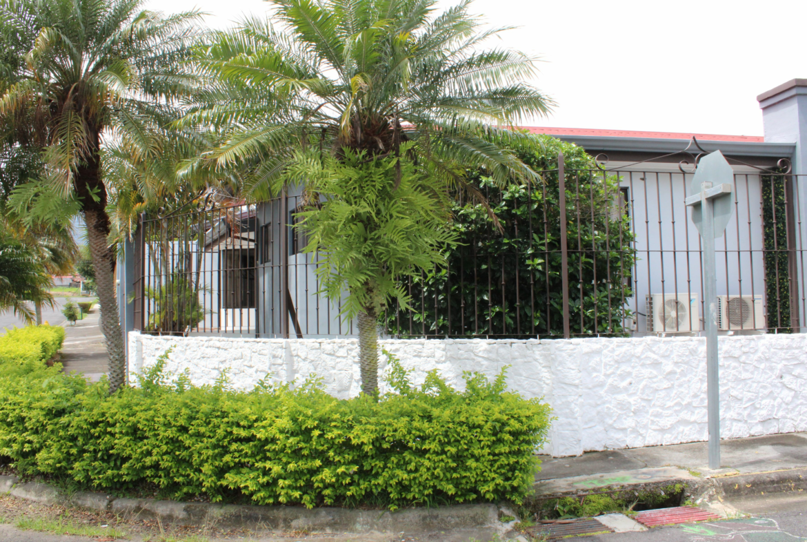 Downtown Santa Ana Single Story 3 BR Detached Home