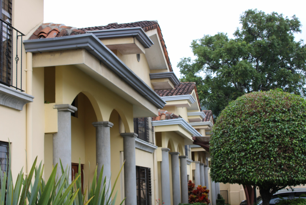 Beautiful 3 BR downtown Escazu Townhouse in Gated Community