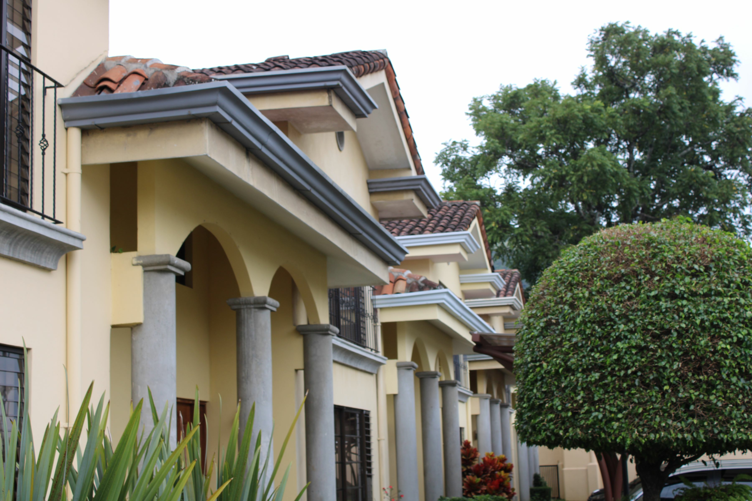 Beautiful 3 BR downtown Escazu Townhouse in Gated Community