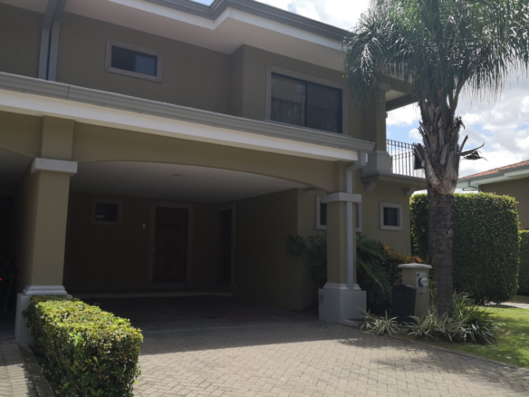 3 BR Townhome in Santa Ana gated community with amenities