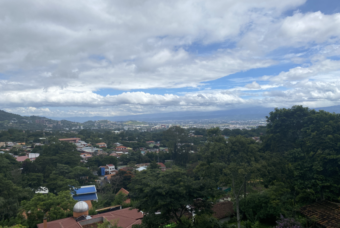 Escazu Fixer Upper with Million Dollar City View