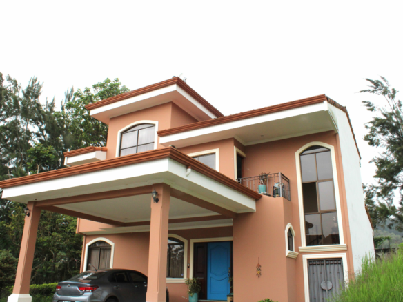 El Guarco Cartago 3 BR House in Gated Community