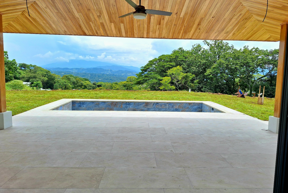 Contemporary 3 BR Atenas Designer Mountain Home